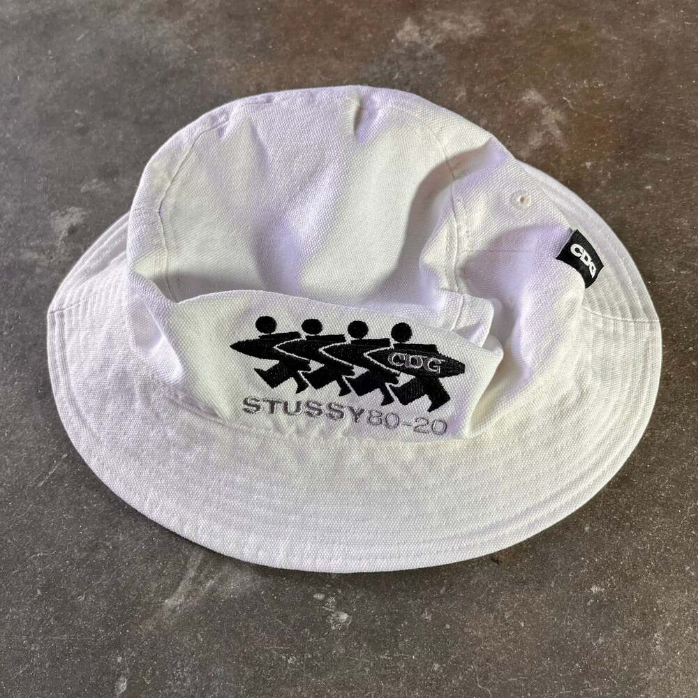 Stussy x Comme Des Garcons White/black surfer embroidery collab bucket hat